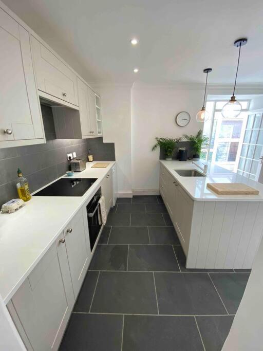 شقة Beautiful 2 Bed End Terrace Victorian Town House ريدروث المظهر الخارجي الصورة