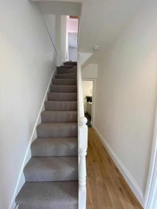 شقة Beautiful 2 Bed End Terrace Victorian Town House ريدروث المظهر الخارجي الصورة